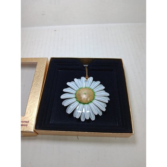 2012 CHEMART DAISY 50813 24KT GOLD FINISHED BRASS ORNAMENT 3D WHITE FLOWER - Picture 2 of 4